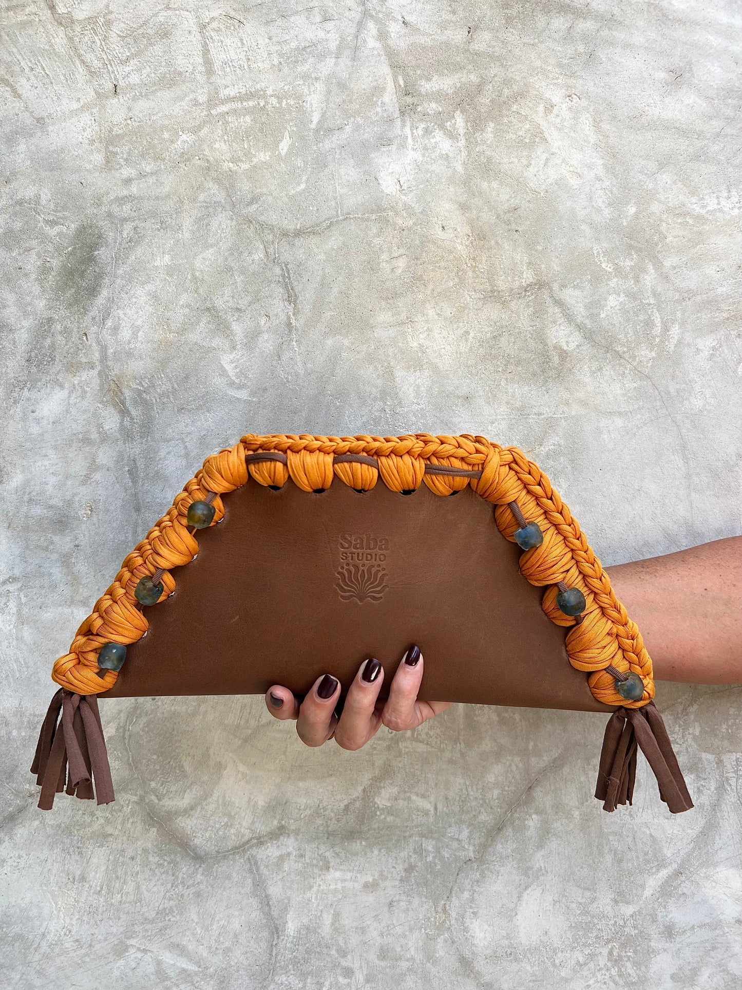 Kora clutch