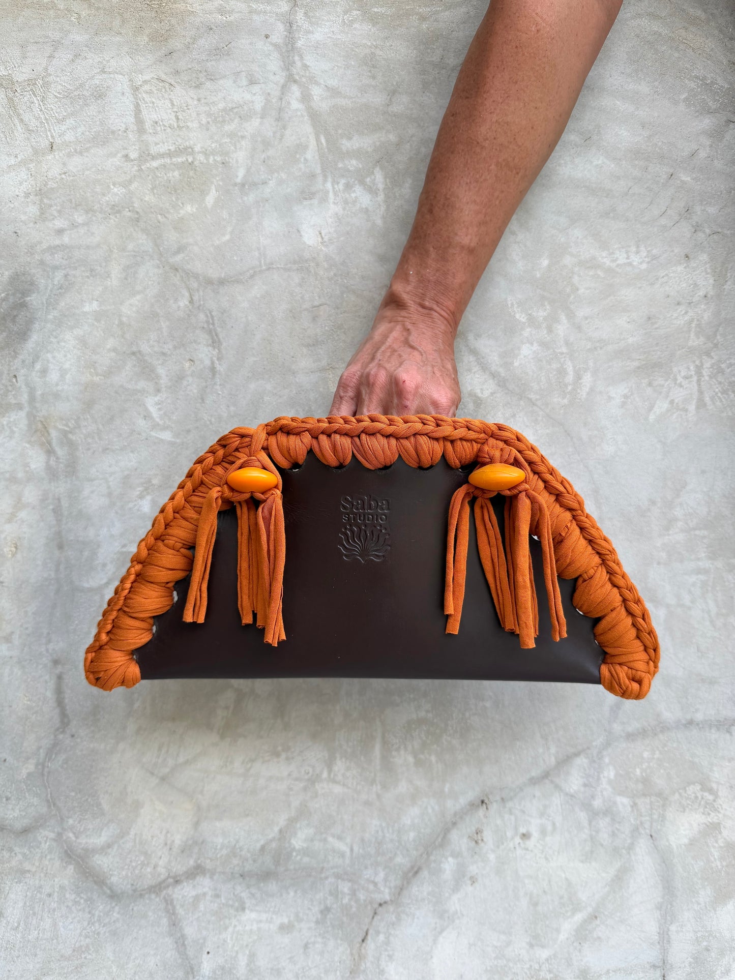 Kora clutch