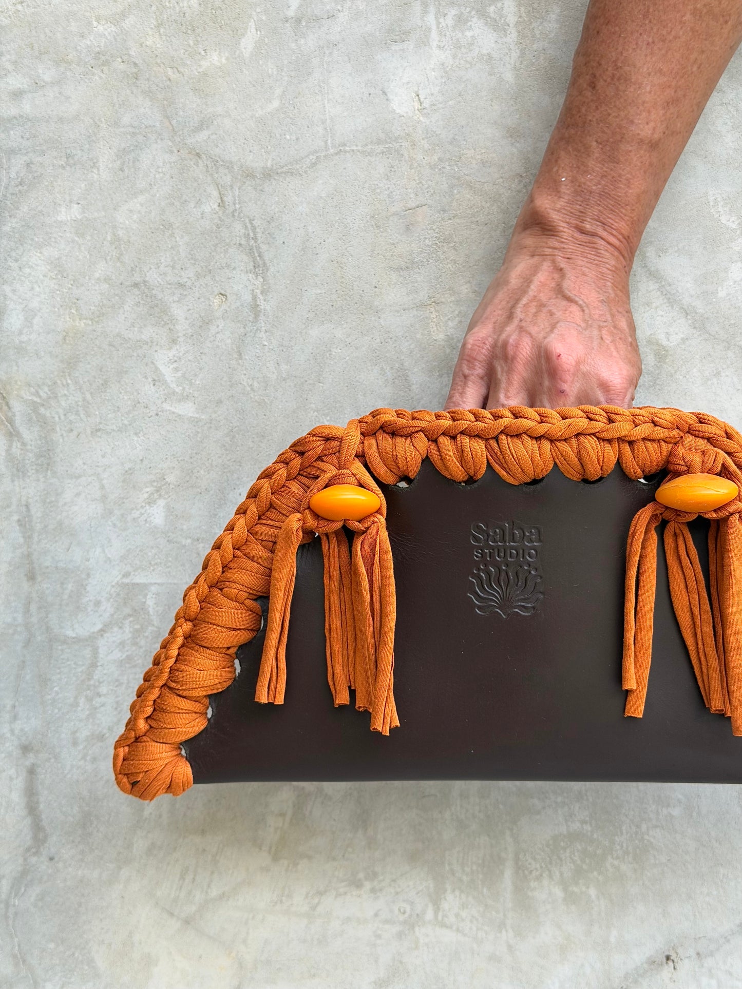 Kora clutch
