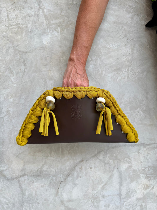 Kora clutch