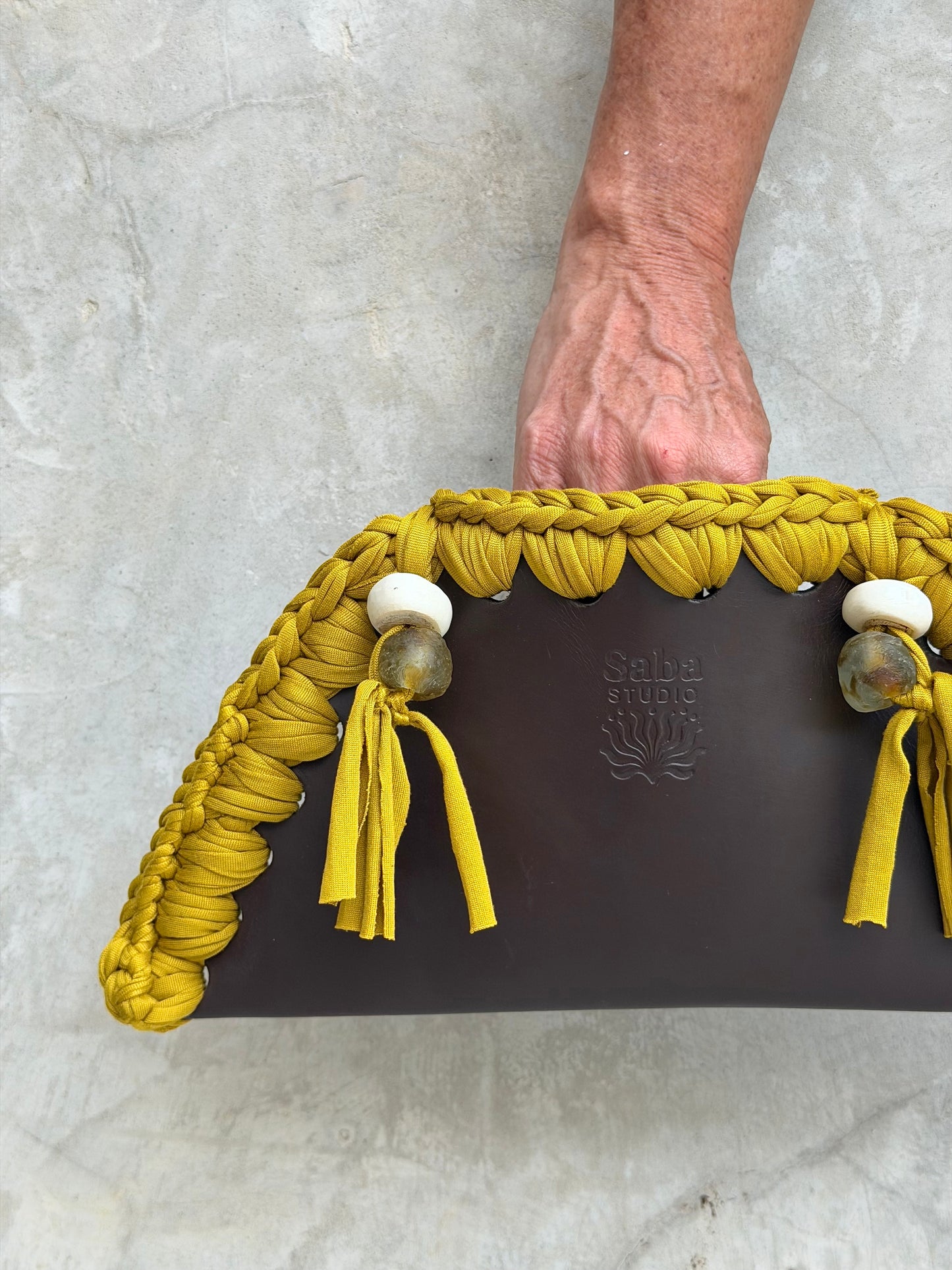 Kora clutch