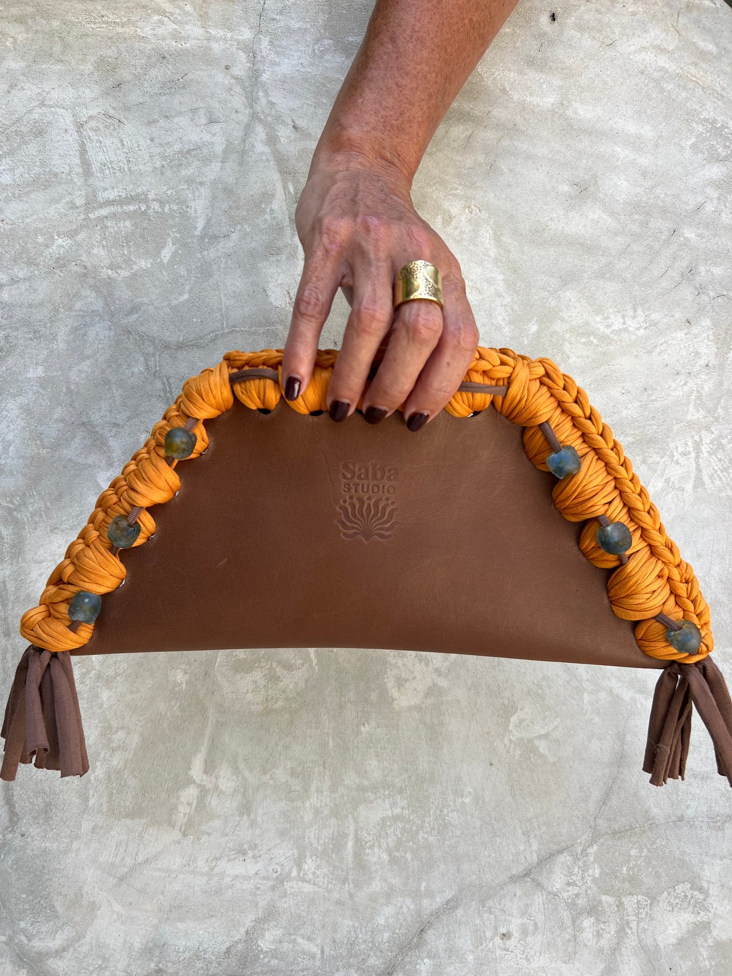 Kora clutch