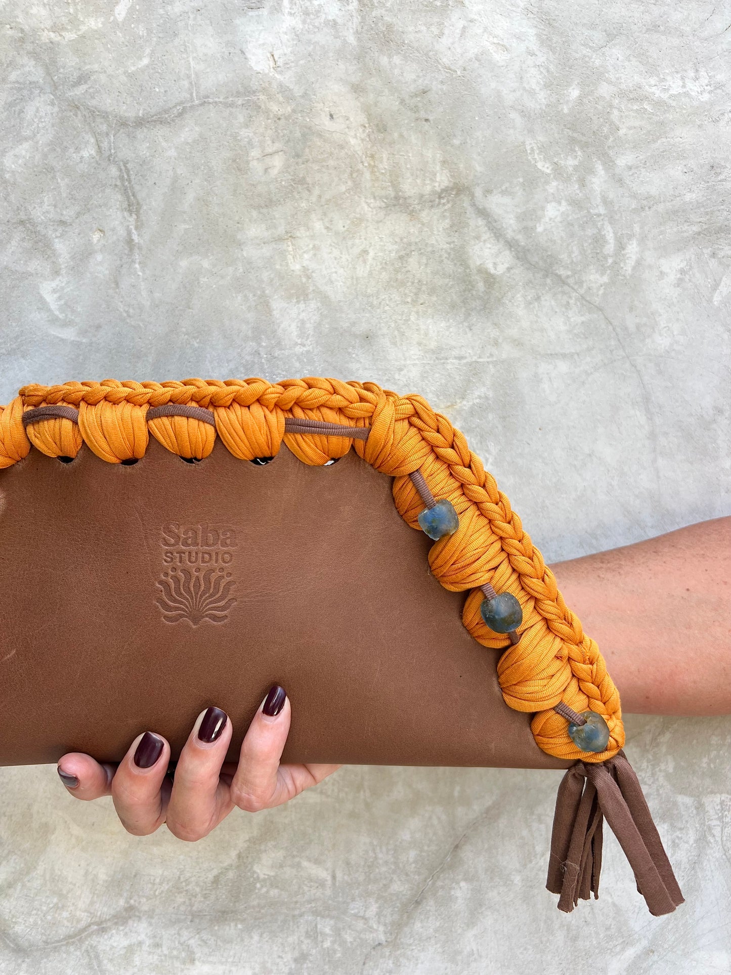 Kora clutch